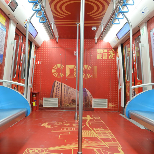 1號(hào)線(xiàn)扶貧擔(dān)當(dāng)號(hào)主題列車(chē)