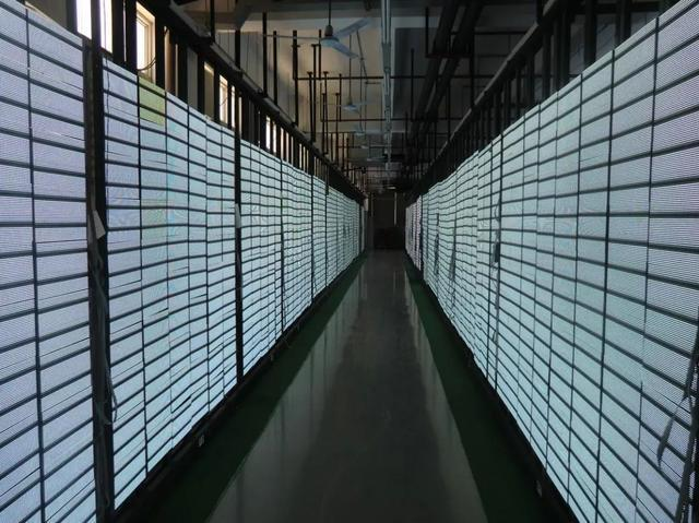 室內和室外LED廣告在雨天應如何防潮