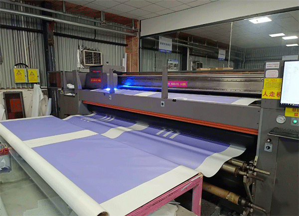 成都噴繪制作uv噴印對軟膜天花的優勢有哪些