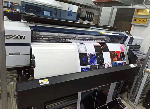 UV噴繪寫真機的優勢有哪些？噴墨技術解決方案